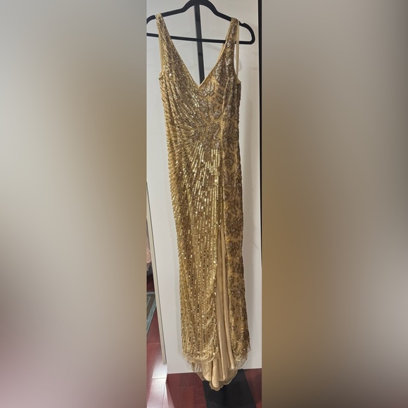 Sleeveless beaded gown - Picture 5 of 8